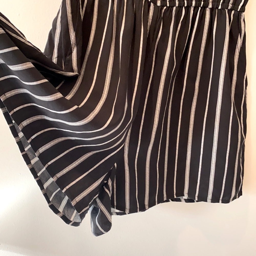NWT Old Navy Vertical Stipe Romper V Neck Keyhole Back - Picture 4 of 10